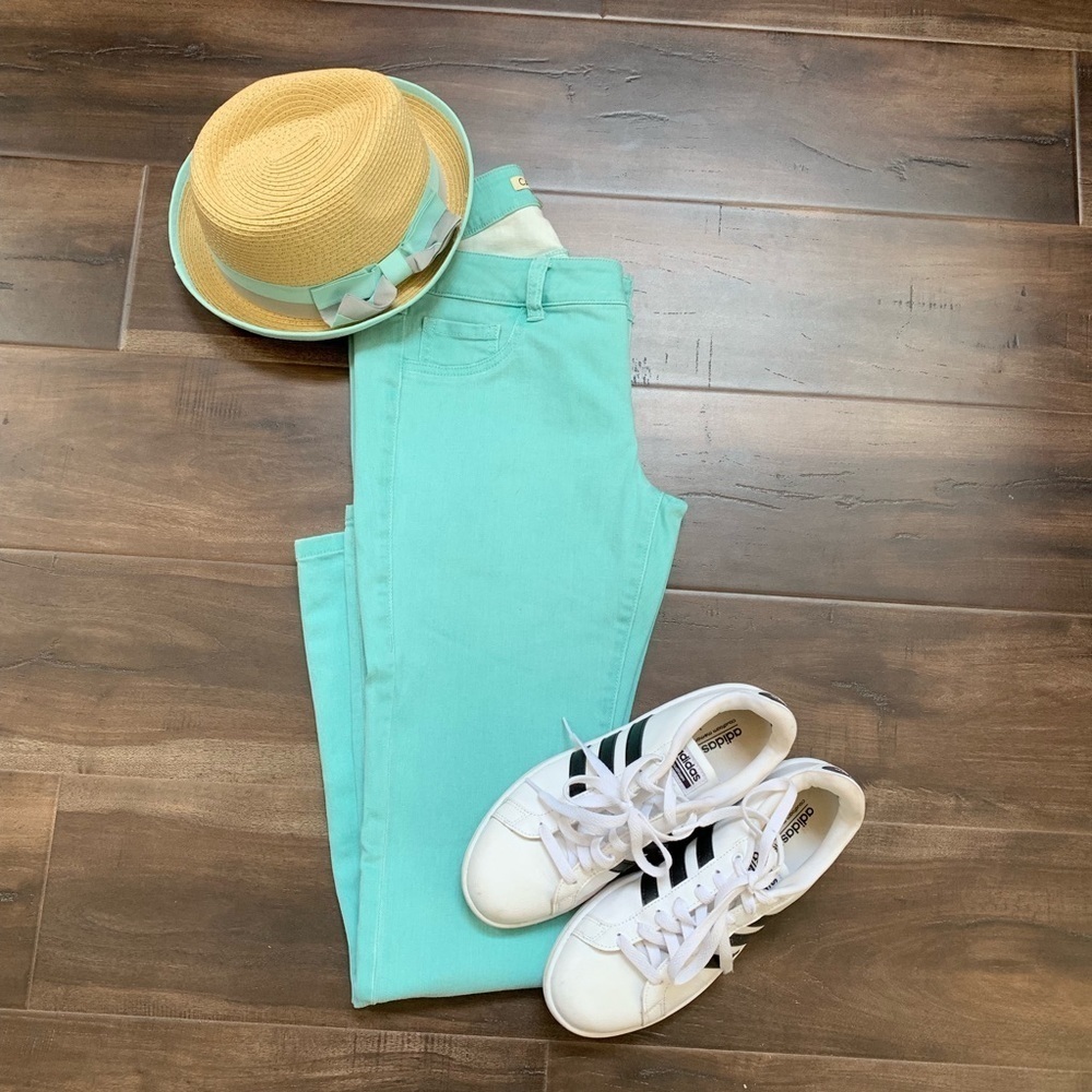 Stylish Green Skinny Jeans with Modern Fit